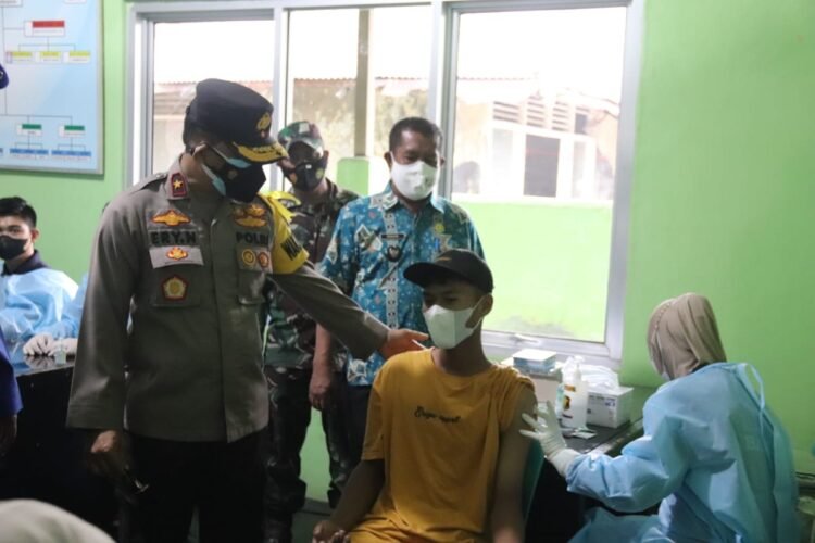 Wakapolda Banten Kunjungi Pulau Panjang dalam Rangka Vaksinasi