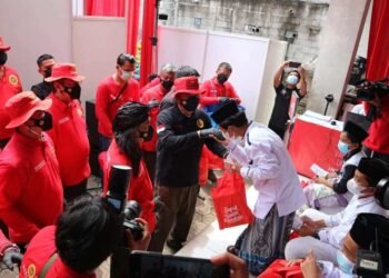 Wali Kota Tangsel Benyamin Davnie Dampingi Kepala BIN Tinjau Vaksinasi di Ponpes Ummul Qura