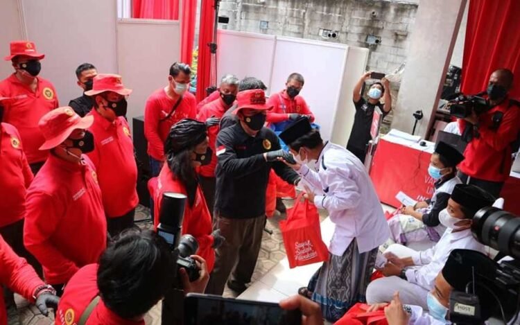 Wali Kota Tangsel Benyamin Davnie Dampingi Kepala BIN Tinjau Vaksinasi di Ponpes Ummul Qura