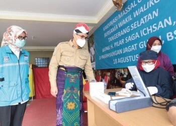 Pilar Saga Ichsan Tinjau Vaksinasi Tahap Kedua di Pura Parahyangan Jagat Guru