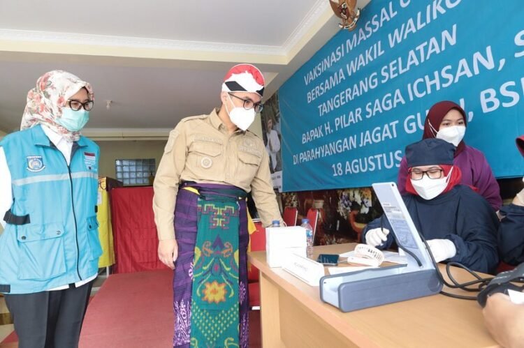 Pilar Saga Ichsan Tinjau Vaksinasi Tahap Kedua di Pura Parahyangan Jagat Guru