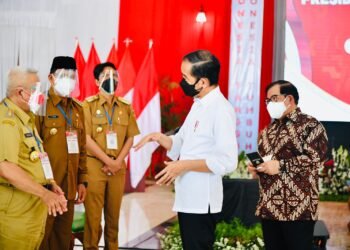 Presiden Ingatkan Forkopimda Tetap Hati-Hati Meski BOR dan Kasus Aktif Menurun