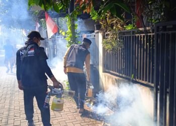 Cegah DBD di Masa Pandemi, LPBI NU Tangsel Lakukan Fogging di Sejumlah Wilayah