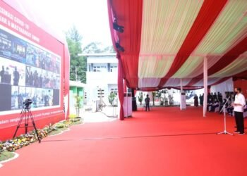 Presiden Jokowi Tinjau Vaksinasi Pelajar di Kota Samarinda