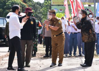 Presiden Jokowi Tinjau Langsung Program Vaksinasi bagi Pelajar di Kabupaten Cirebon