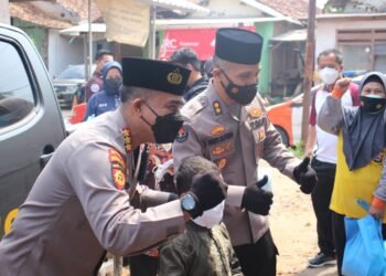 Datangi Masyarakat di Kota Serang, Polda Banten Kampanye Ayo Pakai Masker