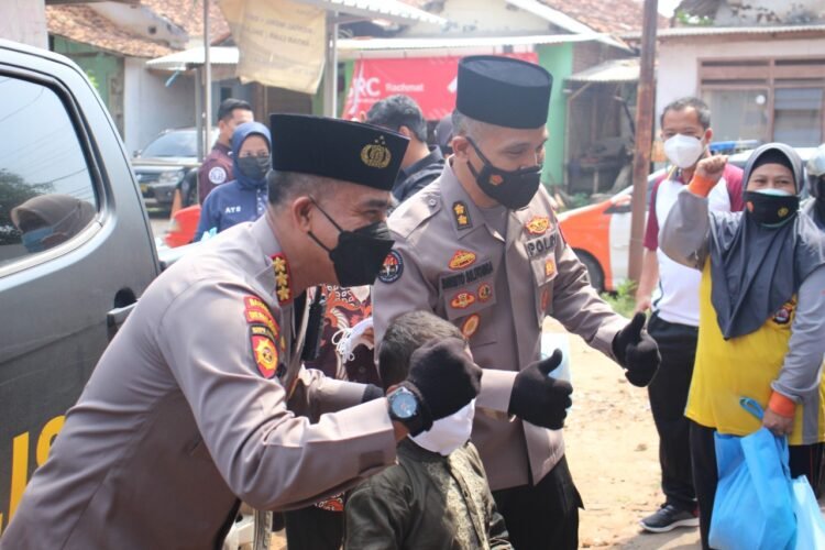 Datangi Masyarakat di Kota Serang, Polda Banten Kampanye Ayo Pakai Masker