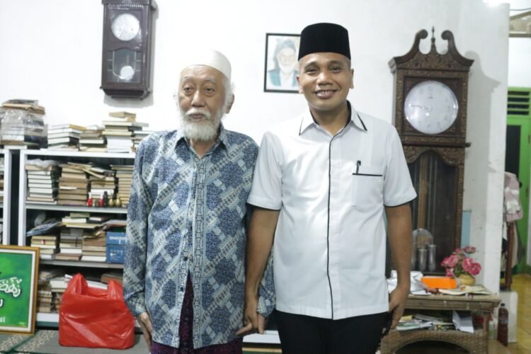 Hari Pertama Berdinas, AKBP Shinto Silitonga Kunjungi Kediaman KH. Abuya Muhtadi