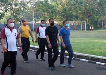 Kapolda, Wakapolda dan PJU Polda Banten Lakukan Olahraga Bersama Guna Meningkatkan Daya Tahan Tubuh
