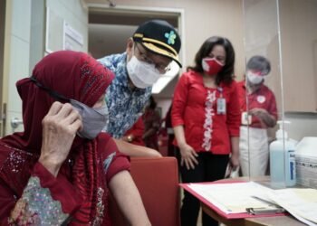 Kunjungi RS Premier Bintaro, Menkes Budi Gunadi Sadikin Targetkan 70 % Warga Tangsel Divaksinasi