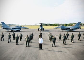 Momen Presiden Foto Bersama Penerbang Garuda Flight dan Nusantara Flight