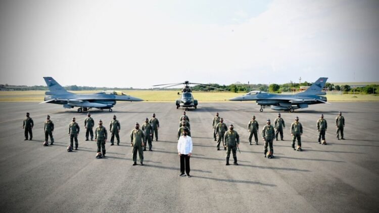 Momen Presiden Foto Bersama Penerbang Garuda Flight dan Nusantara Flight
