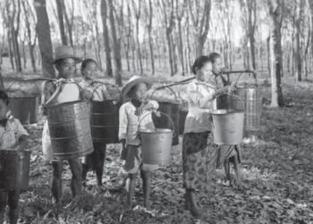 Potret Tukang Sadap Getah Karet di Serpong Tahun 1951 (Bagian 1)