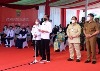 Presiden Joko Widodo Tinjau Vaksinasi Pelajar di Kota Samarinda