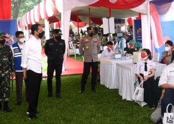 Presiden Tinjau Kegiatan Vaksinasi Kolaborasi Kebangsaan bagi Para Pelajar