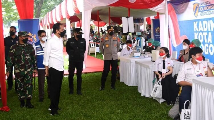 Presiden Tinjau Kegiatan Vaksinasi Kolaborasi Kebangsaan bagi Para Pelajar