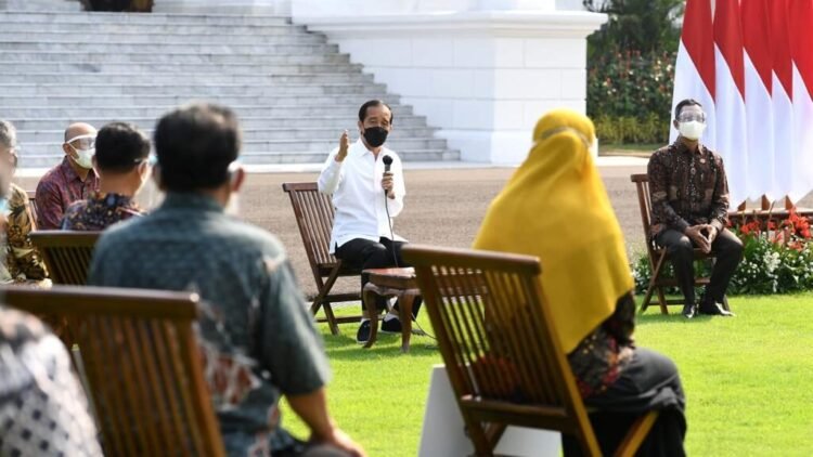 Serahkan BPUM, Presiden Dorong Pelaku Usaha Mikro Tidak Putus Asa di Tengah Pandemi