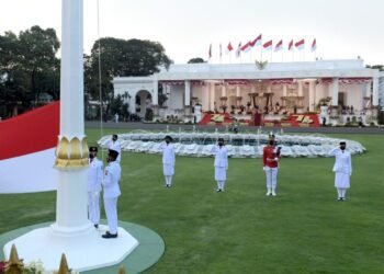 Upacara Penurunan Bendera Merah Putih Berjalan Lancar dan Khidmat