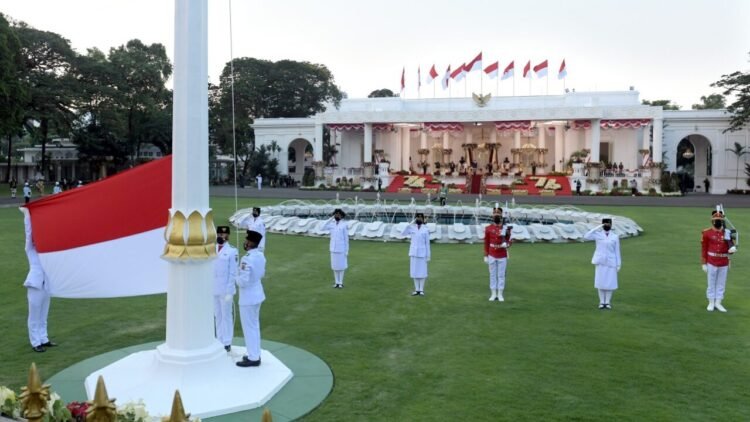 Upacara Penurunan Bendera Merah Putih Berjalan Lancar dan Khidmat