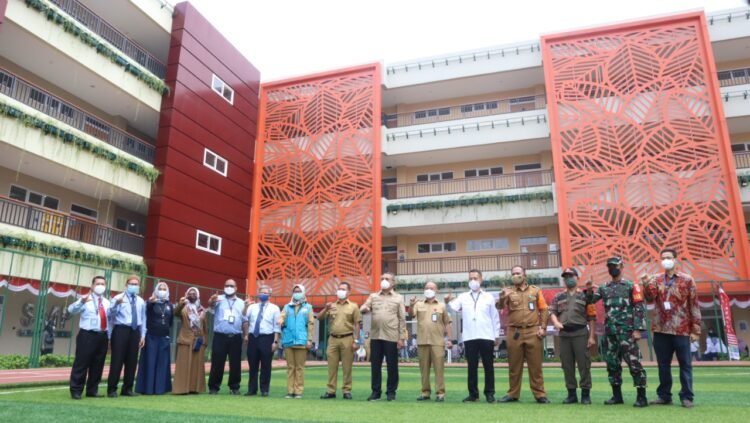 Walikota Tangsel Apresiasi Program Vaksinasi Pelajar Labschool Cirendeu