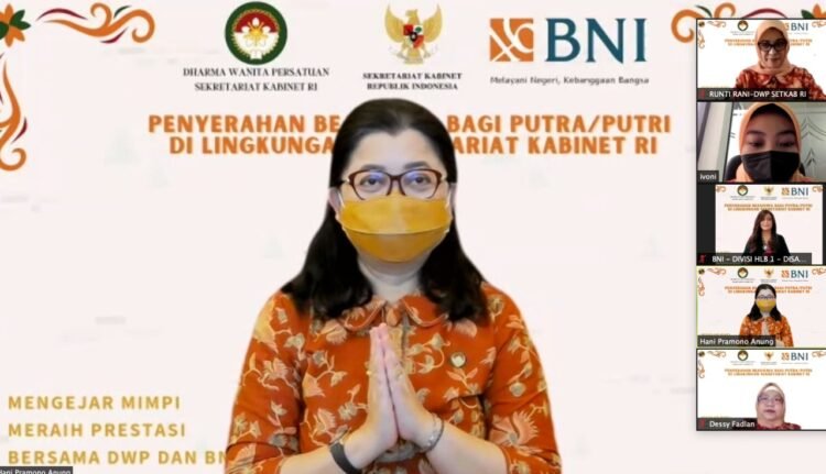Dharma Wanita Persatuan Setkab Serahkan Beasiswa Bagi 63 Putra-Putri Pegawai dan Pensiunan