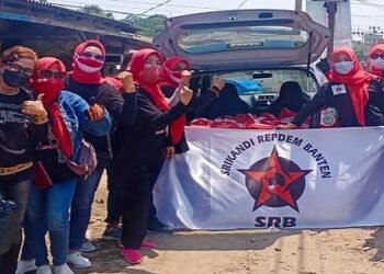 Bantu Warga Terdampak COvid-19, Srikandi Repdem Banten Bagikan Nasi Boks dan Masker
