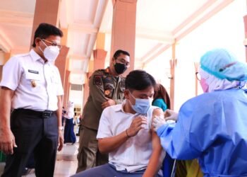 Disaksikan Wakil Walikota, Ribuan Pelajar Vaksinasi Massal Di Puspemkot Tangerang