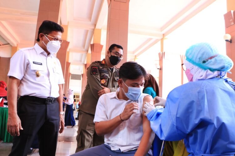 Disaksikan Wakil Walikota, Ribuan Pelajar Vaksinasi Massal Di Puspemkot Tangerang