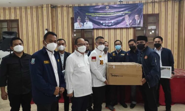 Karang Taruna Tangsel Bagikan Vitamin