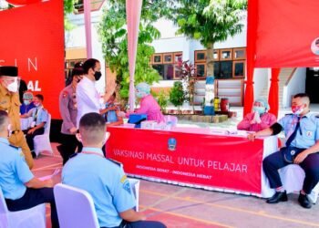 Presiden Joko Widodo Tinjau Vaksinasi di Kabupaten Ponorogo