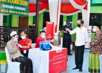 Presiden Jokowi Targetkan 70 Persen Penduduk Dapat Suntikan Vaksin di Akhir Tahun