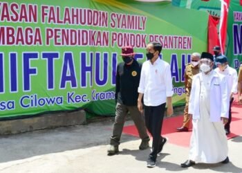 Presiden Jokowi Tinjau Kegiatan Vaksinasi Covid-19 di Kabupaten Kuningan