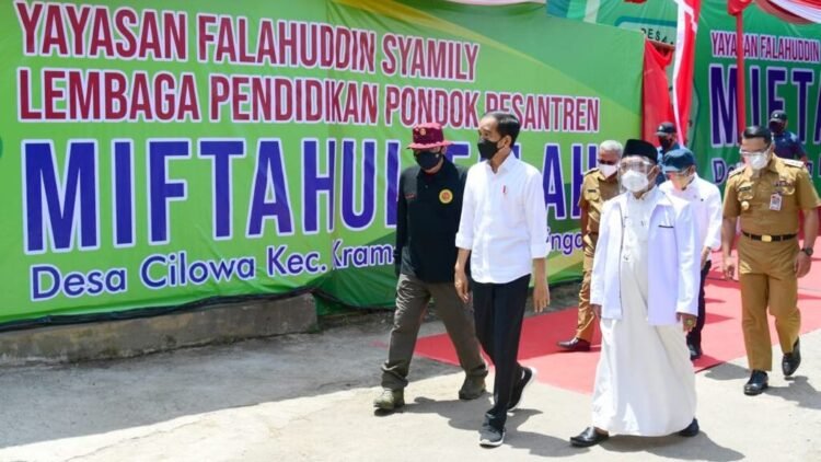 Presiden Jokowi Tinjau Kegiatan Vaksinasi Covid-19 di Kabupaten Kuningan