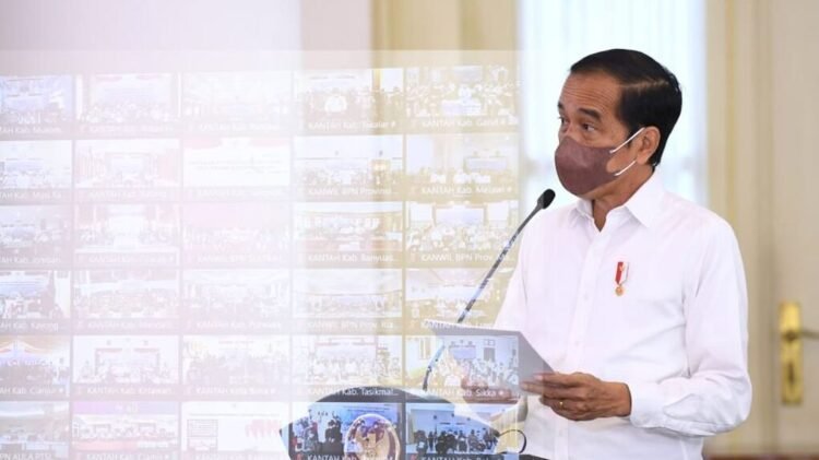 Presiden Serahkan Sertifikat Redistribusi Tanah Objek Reforma Agraria