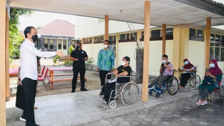 Presiden Tinjau Vaksinasi Pelajar SLB di DIY