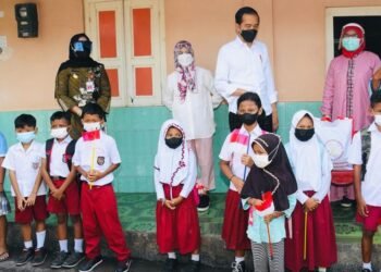 Presiden Tinjau Vaksinasi Pintu ke Pintu di Jawa Tengah