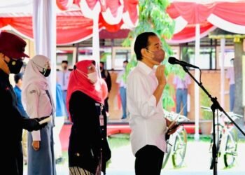 Presiden Tinjau Vaksinasi bagi Pelajar di Cilacap