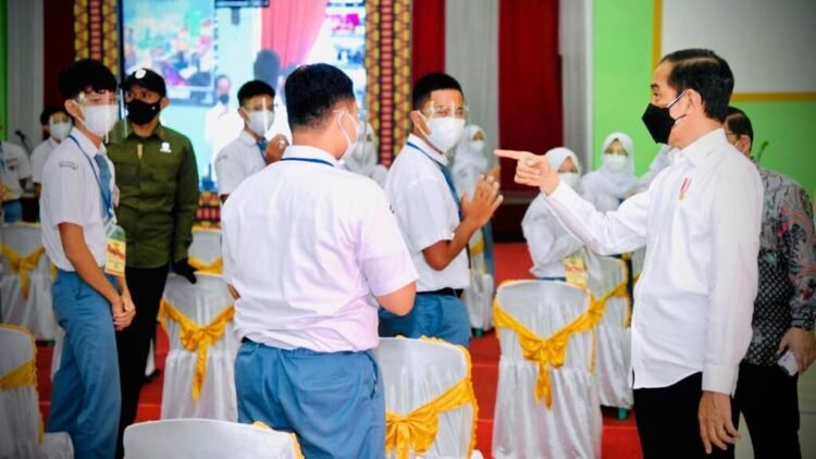 Saat Presiden Menyapa Peserta Vaksinasi di Provinsi Lampung