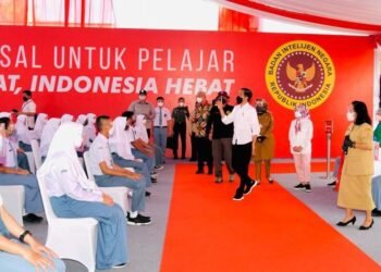 Tinjau Vaksinasi Pelajar di Kabupaten Sukoharjo, Presiden: Jika Sudah Divaksin, Segerakan PTM Terbatas