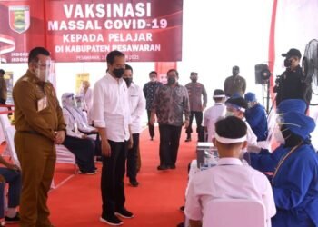 Tinjau Vaksinasi Pelajar di Lampung, Presiden: Secepatnya Pelajar Bisa Segera Ikut dalam PTM
