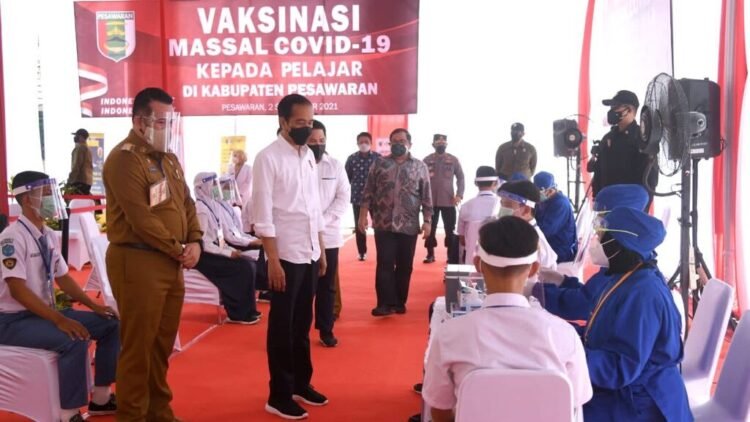 Tinjau Vaksinasi Pelajar di Lampung, Presiden: Secepatnya Pelajar Bisa Segera Ikut dalam PTM