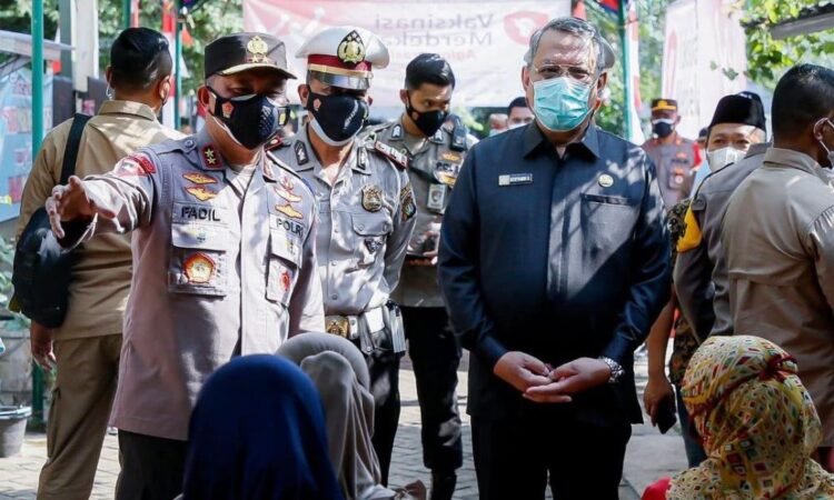 Walikota Tangsel dan Kapolres Dampingi Kapolda Metro Jaya Tinjau Vaksinasi Merdeka di Serpong