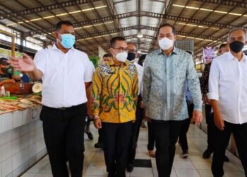 Pilar Saga Ichsan Bersama Mendag Tinjau Penggunaan Aplikasi PeduliLindungi di Pasar 8 Alam Sutera