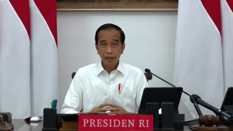 Presiden Minta Daerah Waspadai Lonjakan Kasus Sekecil Apapun dan Kebut Vaksinasi