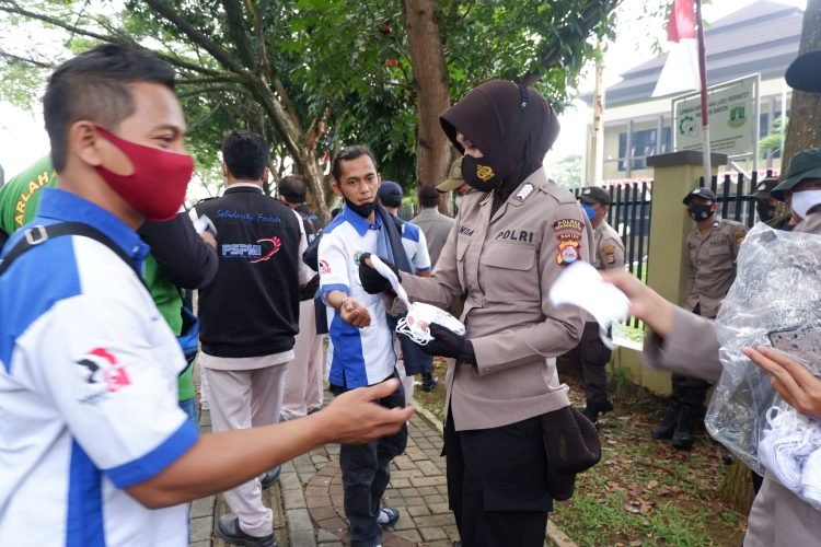 Aksi Unras FSPMI, Polres Serang Kota Polda Banten Lakukan Pengamanan Secara Humanis