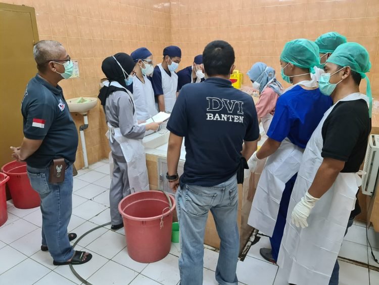 Biddokkes Polda Banten Otopsi Jenazah Diduga Korban Pembunuhan