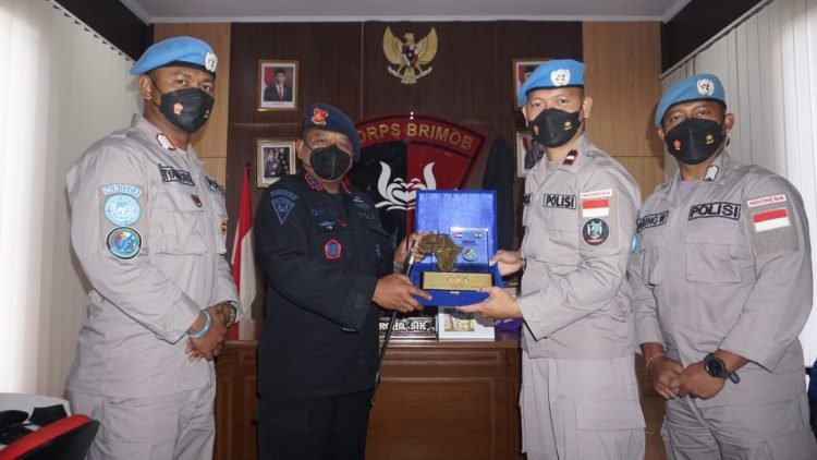 Dansat Brimob Sambut Kedatangan Satgas Garuda Bhayangkara Minusca