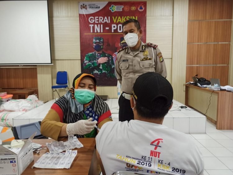 Gerai Vaksin Polsek Kelapa Dua Layani 167 Orang