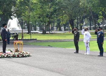 HUT ke-76 TNI, Presiden Anugerahkan Tanda Kehormatan Bagi Tiga Prajurit TNI