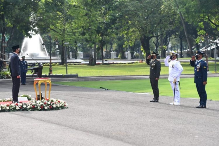 HUT ke-76 TNI, Presiden Anugerahkan Tanda Kehormatan Bagi Tiga Prajurit TNI
